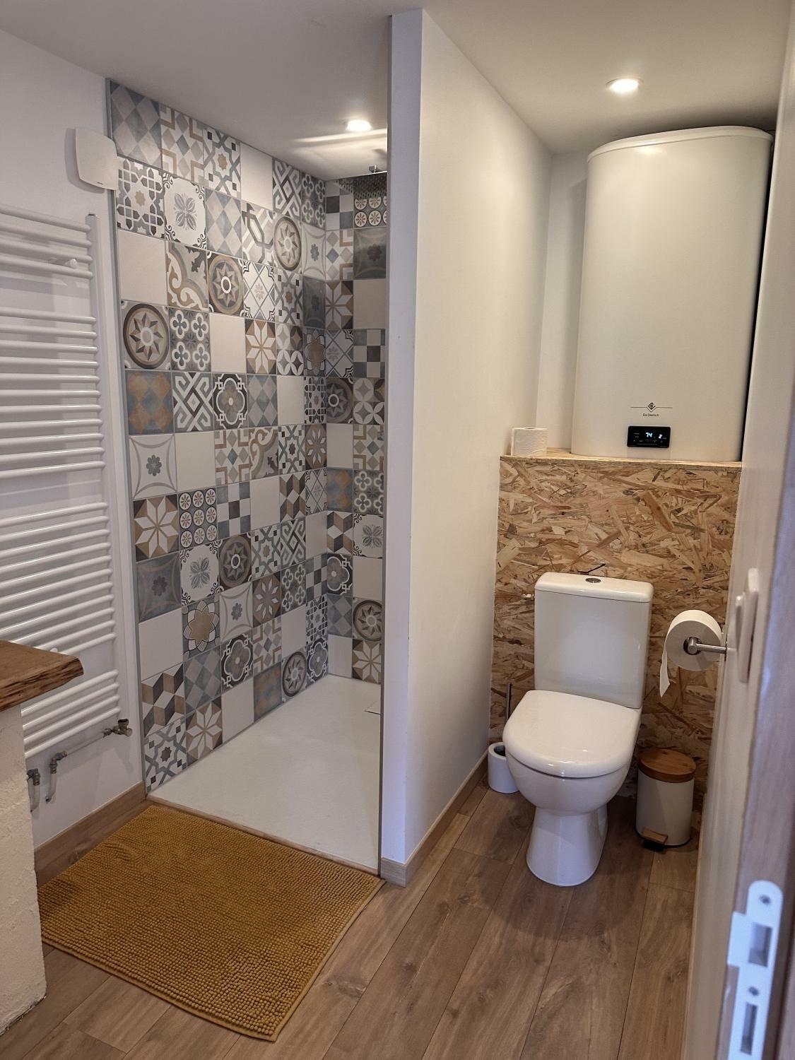 Les Remparts - salle de bains photo 2